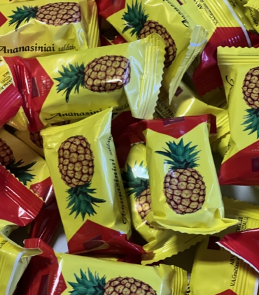 ananasas-saldainiai-scaled