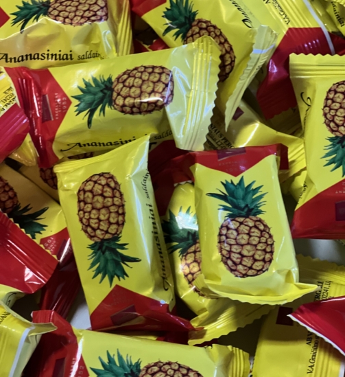 ananasas-saldainiai-scaled