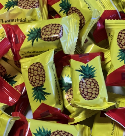 ananasas-saldainiai-scaled-1.jpeg